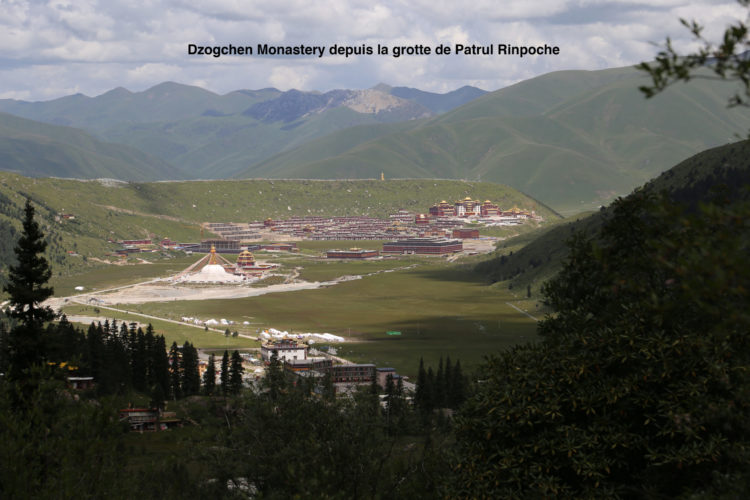 Dzogchen Monastery depuis la grotte de Patrul Rinpoche